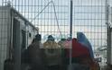 Μυτιλήνη 2013: Πρόσφυγες στη βροχή, πρόσφυγες «μπαλάκι» αστυνομίας και λιμενικού - Φωτογραφία 2