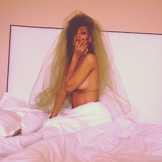 Οι πιο προκλητικές φωτογραφίες της Rihanna στο Instagram - Φωτογραφία 4