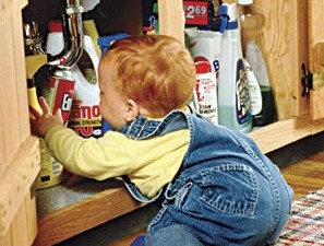 Υγεία: Τι να κάνουμε εάν το παιδί μας καταπιεί απορρυπαντικό ή βενζίνη; - Φωτογραφία 1
