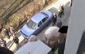 97χρονη παραλίγο να πέσει στο κενό- Έμεινε κρεμασμένη για 30 λεπτά! - Φωτογραφία 3