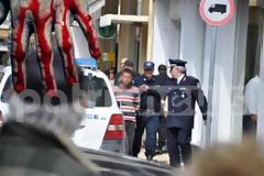 Ηλεία: Φωτό από τη στιγμή της σύλληψης των δραστών που πυρoβόλησαν τους αλλοδαπούς εργάτες