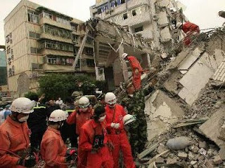 Νεκροί και τραυματίες από το σεισμό της Κίνας - Φωτογραφία 1