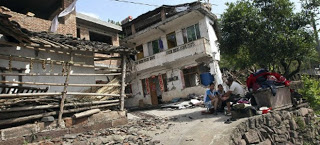 Eικόνες αποκάλυψης στην Κίνα μετά το φονικό σεισμό - Βίντεο-σοκ από το χτύπημα του εγκέλαδου - Φωτογραφία 1