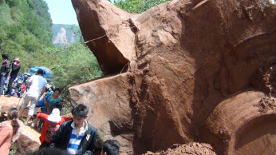 Eικόνες αποκάλυψης στην Κίνα μετά το φονικό σεισμό - Βίντεο-σοκ από το χτύπημα του εγκέλαδου - Φωτογραφία 2