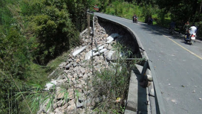 Eικόνες αποκάλυψης στην Κίνα μετά το φονικό σεισμό - Βίντεο-σοκ από το χτύπημα του εγκέλαδου - Φωτογραφία 3