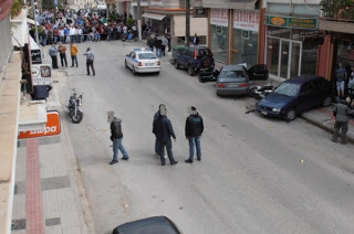 Πάτρα: Σοκ από το νέο μακελειό στην Aνθείας - Μουδιασμένη η πόλη - Nεκρός ο Πάνος Tσίρκας - Η Αστυνομία φαίνεται να γνωρίζει τους δράστες - Δείτε φωτο-video - Φωτογραφία 1