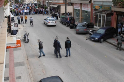 Πάτρα: Σοκ από το νέο μακελειό στην Aνθείας - Μουδιασμένη η πόλη - Nεκρός ο Πάνος Tσίρκας - Η Αστυνομία φαίνεται να γνωρίζει τους δράστες - Δείτε φωτο-video - Φωτογραφία 11