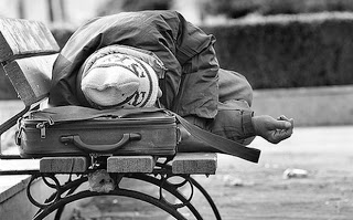 Άστεγοι Πατρινοί - πρώην επαγγελματίες - Eίμαστε άνθρωποι, όχι σωρός από κουβέρτες - Φωτογραφία 1