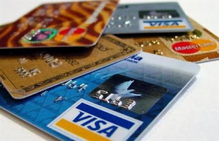 Όποιος θέλει να ξοδέψει χρήματα θα πληρώνει μόνo με πιστωτική κάρτα - Φωτογραφία 1