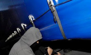 Θρασύτατοι δράστες έκλεψαν φορτηγό στον Αλμυρό - Φωτογραφία 1