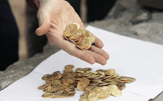 Κάθε μέρα πωλούνται πάνω από 300 χρυσές λίρες μόνο στην Αθήνα - Φωτογραφία 1