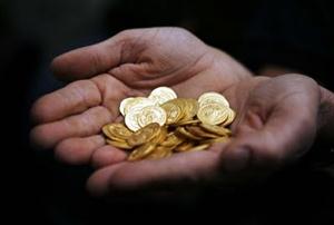 Oι Έλληνες μετατρέπουν τις καταθέσεις τους σε χρυσές λίρες! - Φωτογραφία 1