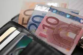 Κατάσχεση μισθού ακόμη και για οφειλές 5 ευρώ προς την Εφορία! - Φωτογραφία 1