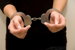 Κάτω Αχαΐα: Συνελήφθη 49χρονη για οφειλές στο Δημόσιο - Φωτογραφία 1