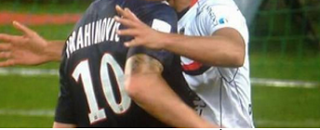 Ποδοσφαιριστής φίλησε τον Ιμπραΐμοβιτς στο λαιμό! [Video] - Φωτογραφία 1