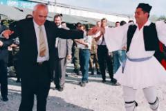 Oι χλιδάτες δεξιώσεις του Ακη στις Ενοπλες Δυνάμεις - Τα γεύματα με αστακούς και οι σαμπάνιες «Τσοχατζόπουλος» - Δείτε φωτο