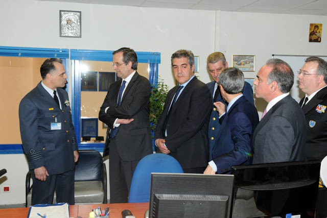 Επίσκεψη του Πρωθυπουργού κ. Σαμαρά στο Ενιαίο Κέντρο Συντονισμού Έρευνας - Διάσωσης / Αεροπορικός Τομέας - Φωτογραφία 2