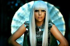 Δείτε το νέο λουκ της Lady Gaga