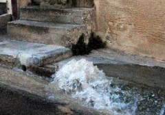 Πάτρα: Πλημμύρησε η Όθωνος Αμαλίας - Σοβαρή βλάβη σε αγωγό της ΕΥΔΑΠ - Πίδακας νερού πάνω από 4 μέτρα - Φωτογραφία 1
