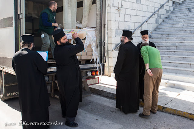 3043 - Φιλανθρωπική αρωγή από τη Μονή Βατοπαιδίου στη Μητρόπολη Μαντινείας (ΦΩΤΟ-VIDEO) - Φωτογραφία 3