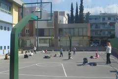 Επικίνδυνη η σχολική αυλή του 1ου Δημοτικού Μενεμένης