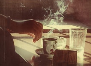 Με καφέ και τσιγάρο... - Φωτογραφία 1