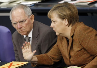 ''Στραγγαλίζουν την Ευρώπη για να προστατεύσουν τις γερμανικές τράπεζες'' - Φωτογραφία 1