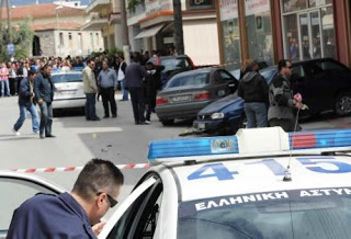 Συνελήφθη το πρωί στην Αθήνα ο Aλέξης Φράγκος - Μεταφέρεται στην Πάτρα - Έφοδος της Αστυνομίας στο σπίτι που κρυβόταν - Φωτογραφία 1
