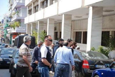 Πάτρα: Mε αλεξίσφαιρο ο Aλέξης Φράγκος στο Αστυνομικό Mέγαρο - Την Μ. Τρίτη απολογείται για τη δολοφονία Τσίρκα - Ποιοι είναι οι πέντε που συνελήφθησαν μαζί του στην Αθήνα - Δείτε φωτο - Φωτογραφία 4