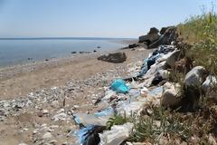 Αχαΐα: Kίνδυνος για τη δημόσια υγεία - Η διάβρωση αποκάλυψε Νοσοκομειακά και Αστικά απόβλητα που ήταν θαμμένα δίπλα στο... κύμα! - Δείτε φωτο