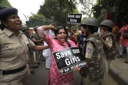 Ινδία: Βίασαν και αποπειράθηκαν να σκοτώσουν 6χρονο κορίτσι - Φωτογραφία 1