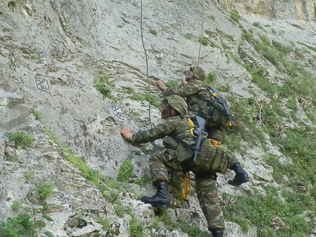 Στιγμιότυπα από την Επιχειρησιακή Εκπαίδευση Προσωπικού Μονάδων του Στρατού Ξηράς - Φωτογραφία 11