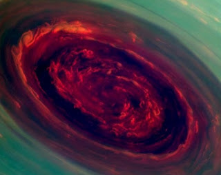Γιγάντιος κυκλώνας στον Κρόνο προκαλεί δέος - Φωτογραφία 1