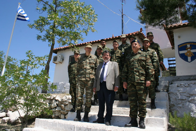 Επίσκεψη του Δημάρχου Λέσβου για το Πάσχα σε στρατιωτικά φυλάκια - Φωτογραφία 2