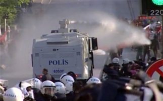 Τουρκία: Πεδίο μάχης η πλατεία Ταξίμ - Φωτογραφία 1