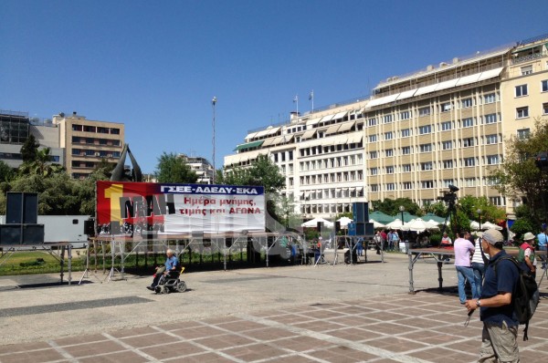 Κλειστοί οι δρόμοι γύρω από το Σύνταγμα - Μικρή η προσέλευση στο ΠΑΜΕ - Φωτογραφία 2