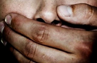 Σοκ στην Πάτρα: Κακοποιούσε σεξουαλικά τα παιδιά του και έβαζε το γιο του να βιάζει τη μητέρα του - Φωτογραφία 1