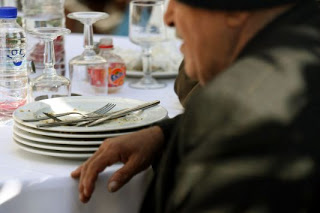 Πάτρα: Aυξάνονται δραματικά αυτοί που δεν θα μπορέσουν να στρώσουν γιορτινό τραπέζι - Φωτογραφία 1