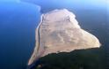 Αμμόλοφοι καταπίνουν δυτική ακτή της Γαλλίας