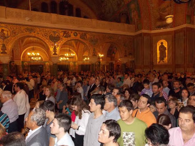 Πάτρα: Η κορύφωση του Θείου Δράματος - Γέμισαν οι ναοί από πιστούς το βράδυ της Mεγάλης Πέμπτης - Φωτογραφία 9