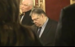 O Mπένι ψέλνει σε εκκλησία του Ευόσμου θεσσαλονίκης [video] - Φωτογραφία 1