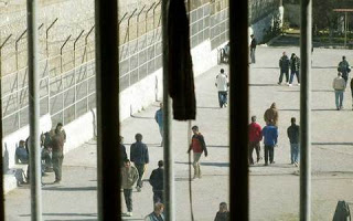 Ασφυκτικά γεμάτες οι μισές φυλακές της Ευρώπης - Φωτογραφία 1
