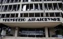 Δεν προτίθεται να χρησιμοποιήσει στρατόπεδα για την κράτηση οικονομικών εγκληματιών, διευκρινίζει το υπουργείο Δικαιοσύνης