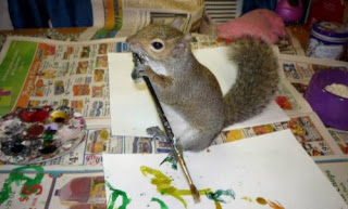 Ένας σκίουρος… ζωγράφος! - Φωτογραφία 1