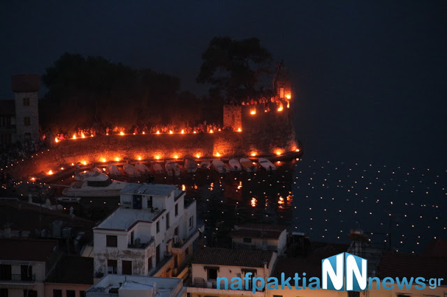 Σε κατανυκτικό κλίμα η περιφορά των Επιταφίων στην Ναύπακτο - Φωτογραφία 5