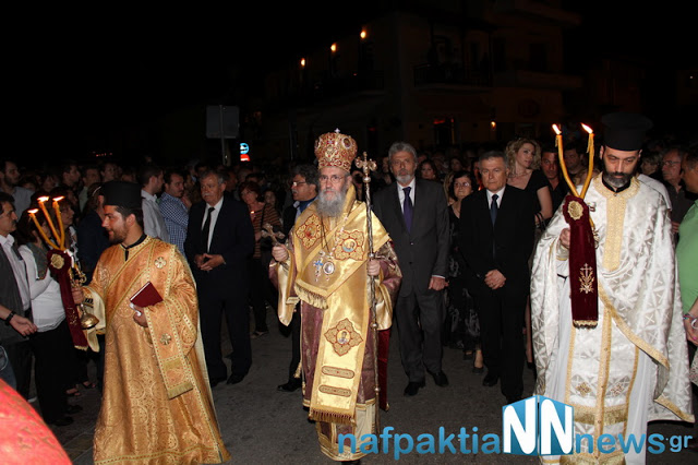 Σε κατανυκτικό κλίμα η περιφορά των Επιταφίων στην Ναύπακτο - Φωτογραφία 60