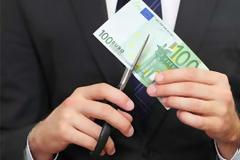 Δραματικές μειώσεις μισθών εως και 35% στον ιδιωτικό τομέα από τις 15 Μαΐου