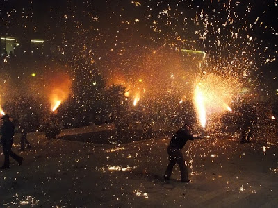 Αναβίωσε το έθιμο των χαλκουνιών στο Αγρίνιο - Φωτογραφία 3