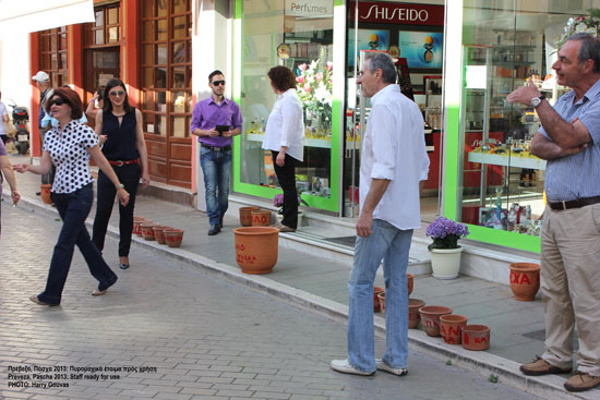 Πρέβεζα: Ο πόλεμος με τα μπότια στο Σαϊταν Παζάρ με τον φακό του Harry Gouva - Φωτογραφία 2