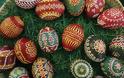 Σε καλοκαιρινό φόντο γιορτάζεται το Πάσχα σε όλη την Ελλάδα